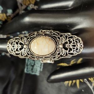Knuckle Ring with Natural color Crackle Stone - 240